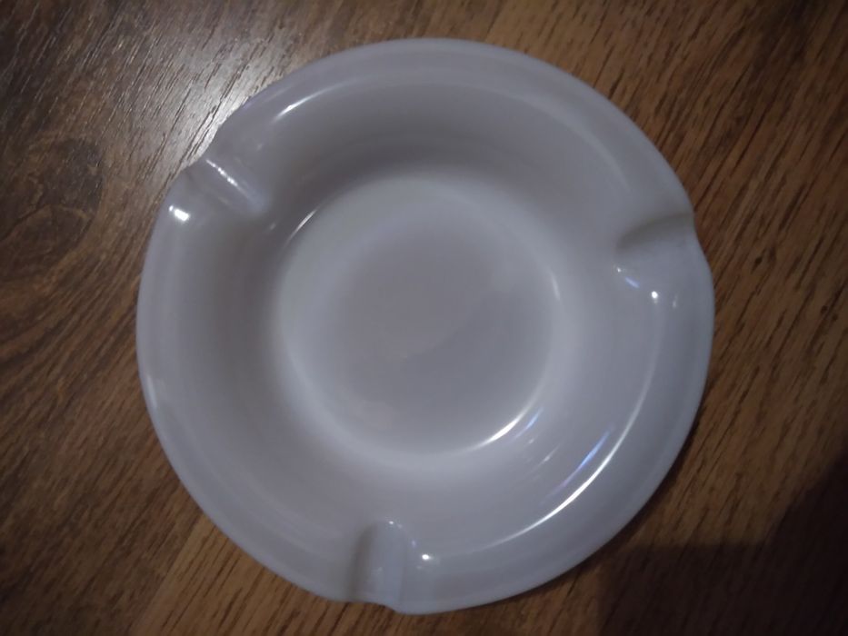 nowa Popielniczka Szklana 13,3cm