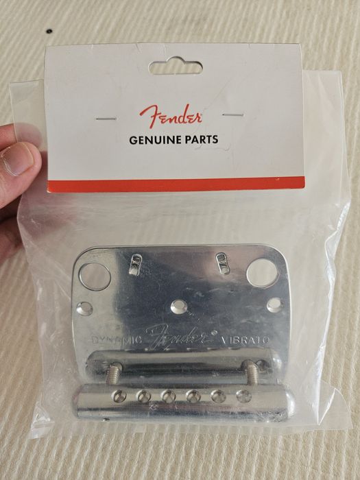 Fender Mustang Dynamic Vibrato Tailpiece – Cromado (Novo/Selado)