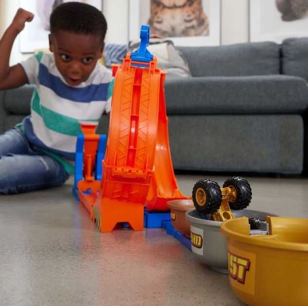Трек Hot Wheels Monster Trucks Бігфут 50річчя Петля Стрибок за трофеєм