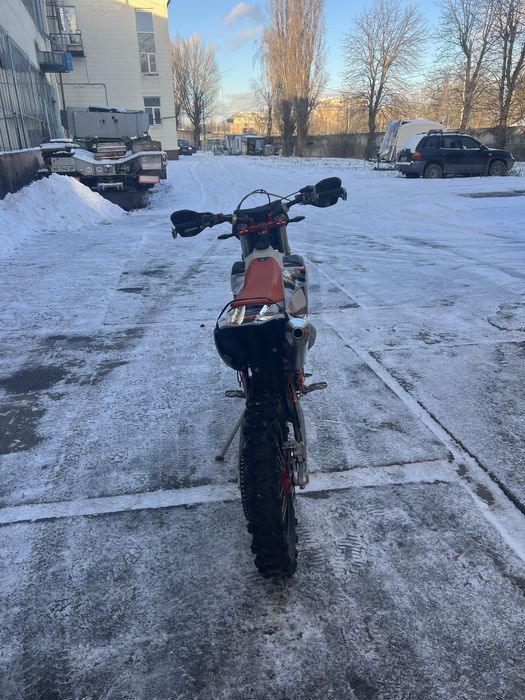 Продам кросовий мотоцикл кові 330 кубів мот дуже класний вартий уваги