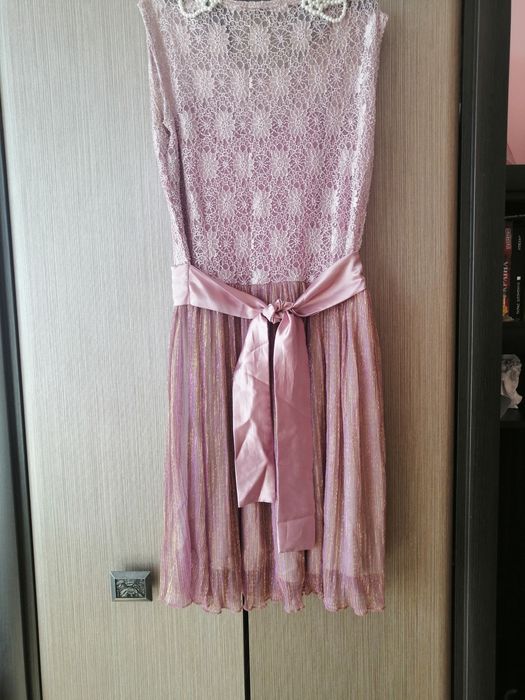 Красиве плаття для юної панянки