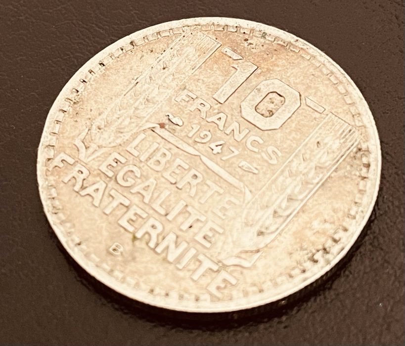 Um exemplar raro de modeda de 10 francos franceses (1947)