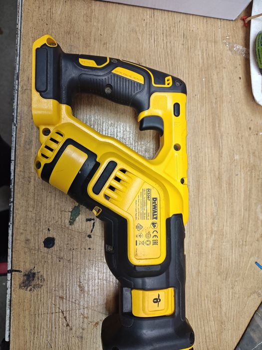 Dcs 367 DeWalt piła szablasta  lisi ogon