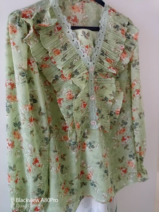 Túnica  em  tons  de  verde  limão e mais tons muito bonita tecido fre