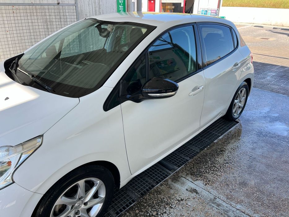 Peugeot 208 1.4 HDi (2015) – Muito Económico – Revisão e IPO Feitas!