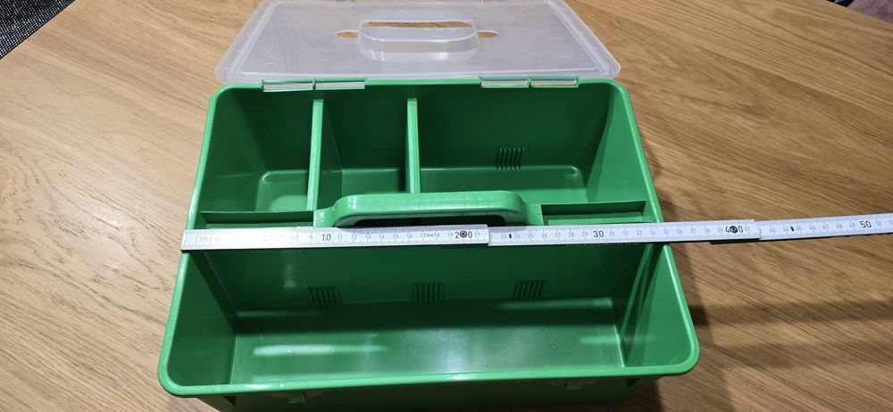 Skrzynka na narzędzia z przegrodami