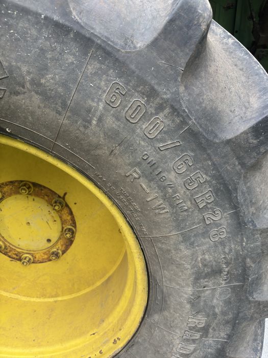 John Deere 1075