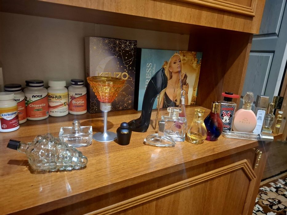 Флаконы из-под духов парфюма