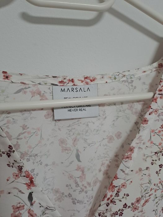 Sukienka w kwiaty Marsala S