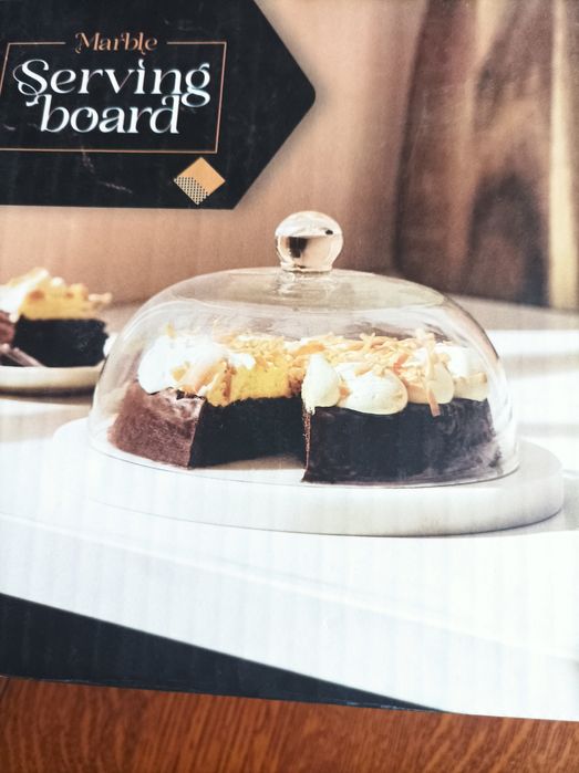 Marmurowa patera ze szklanym kloszem