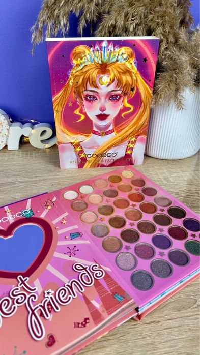 Дитяча косметика, палетки з косметикою, два види