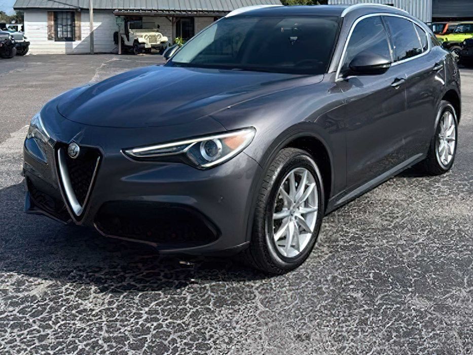 Alfa Romeo Stelvio      2018