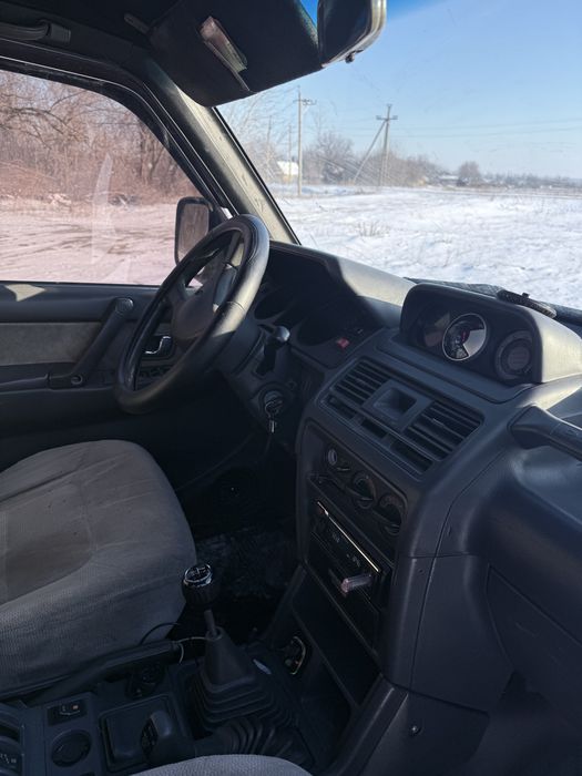 Внедорожник на боевом ходу