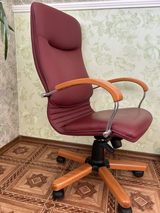 Продам ексклюзивне   шкіряне крісло .Виробник Польща