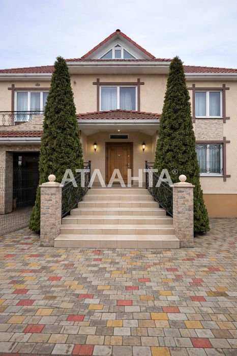 Капитальный дом с ремонтом в Фонтанке. Бассейн. Близко к трассе.