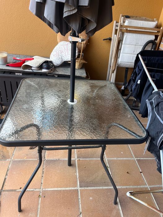 Mesa de jardim muito pouco uso