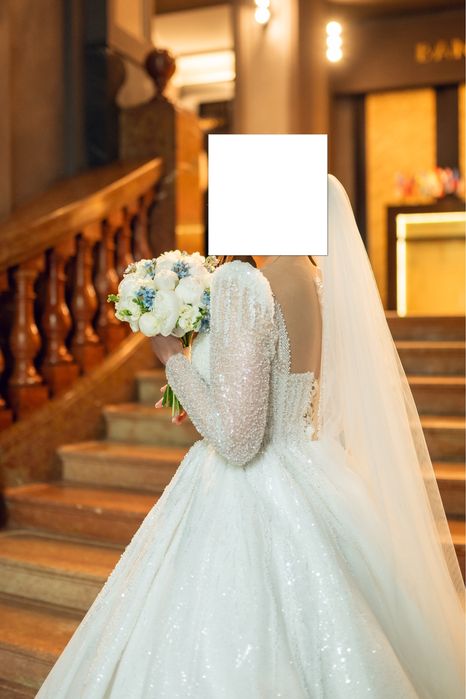 Весільна сукня S–M (36–38), пишна, з довгим рукавом + фата