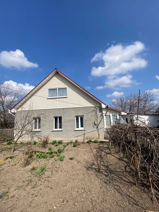 Продам гарний будинок в центрі села