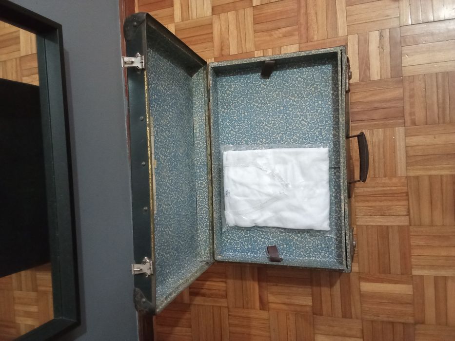 Mala antiga metal