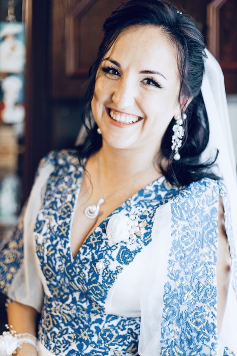 Продам українську весільну сукню