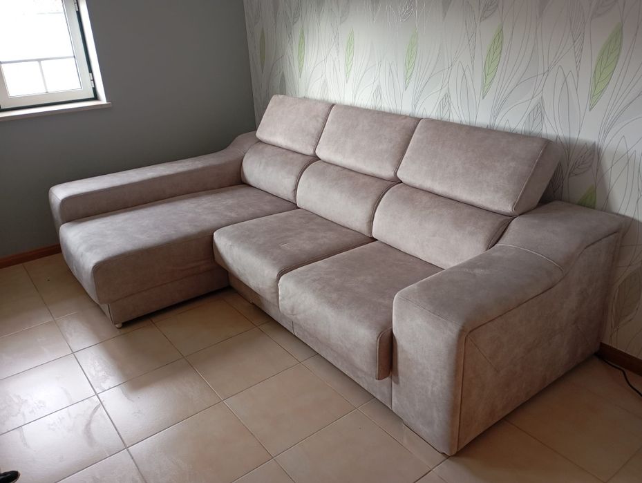Sofá com chaise longue
