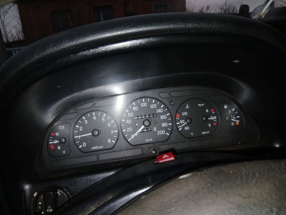 Газ-Волга 31105.