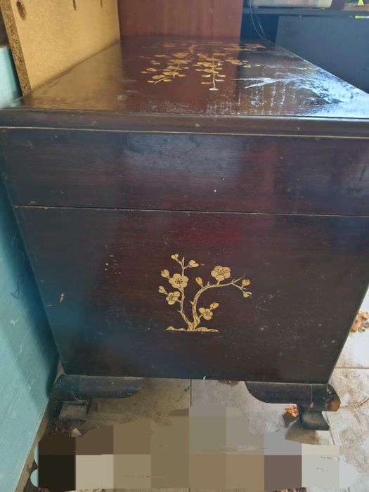Arca de cânfora antiga