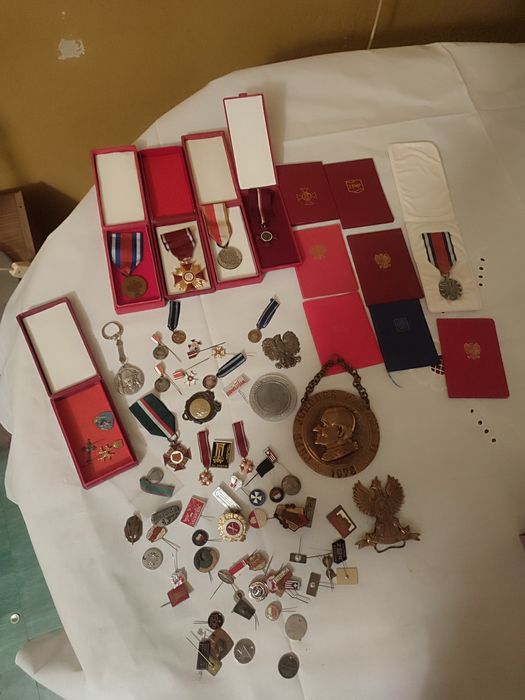Odznaki medale odznaczenia legitymację PRL