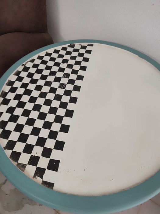 Mesa de apoio pintada