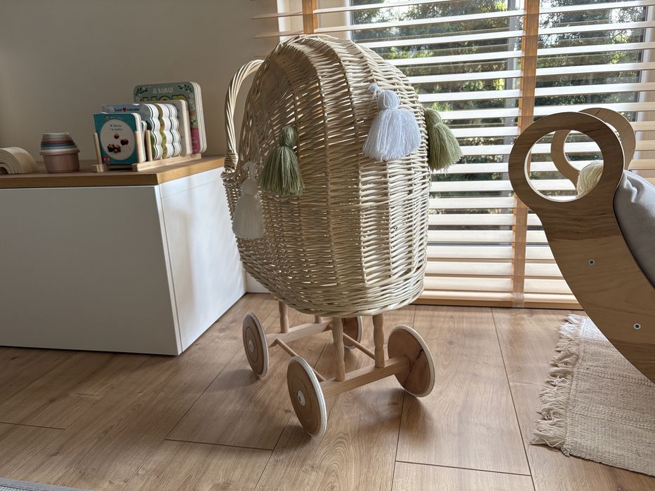 Wiklinowy wozek dla lalek