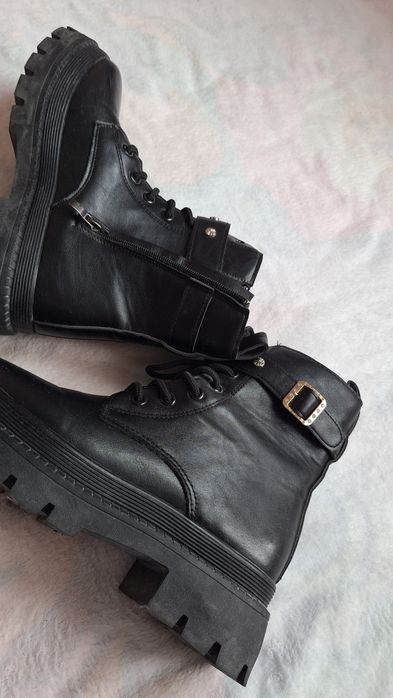 Nowe buty botki Sinsay