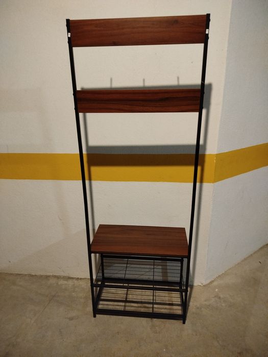 Bengaleiro ou guarda roupa/ sapataria