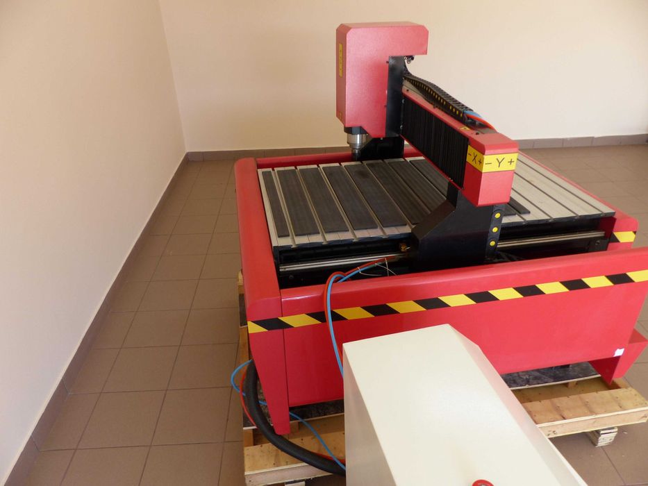 Frezarka górnowrzecionowa 2,2 KW 60x90 cm