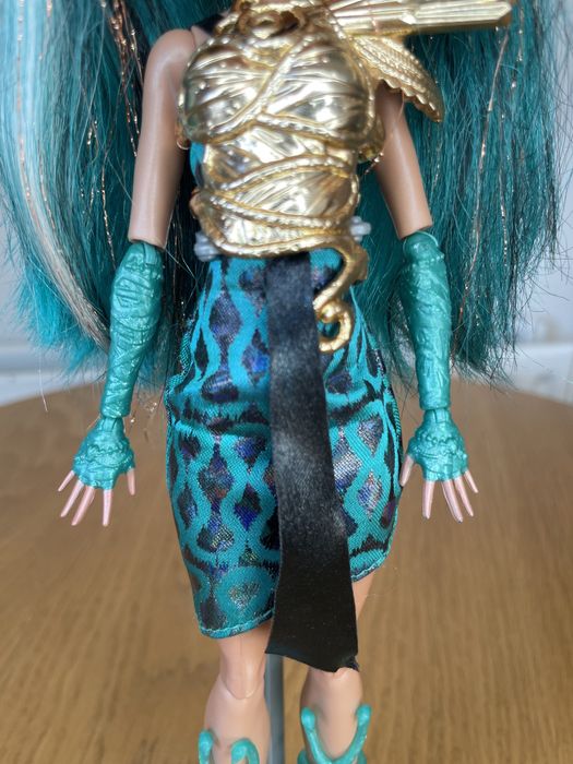 с подставкой Нефера Boo York Nefera de Nile Monster High