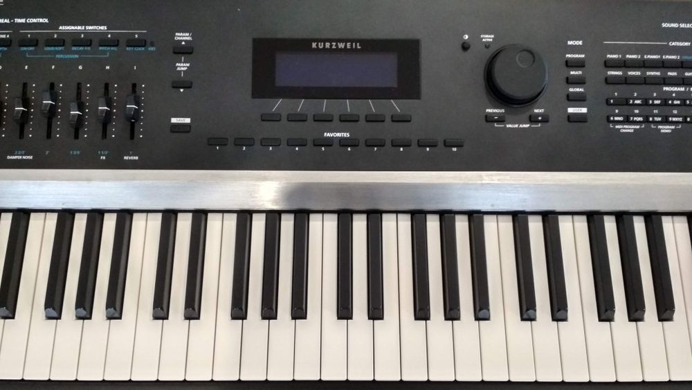 KURZWEIL ARTIS 88 klawiszy z futerałem