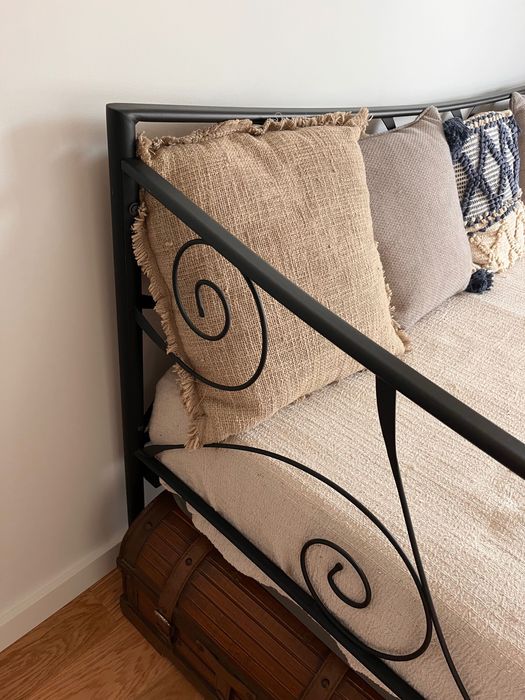 Cama IKEA + colchão (solteiro)