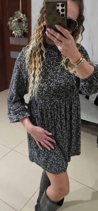 Krótka sukienka  w drobne kwiatki