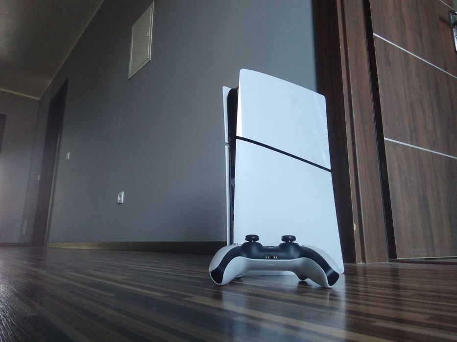 Konsola ps5 slim jak nowa