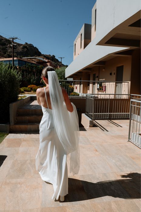 Prosta suknia ślubna satynowa, dekold woda, szyta na wymiar