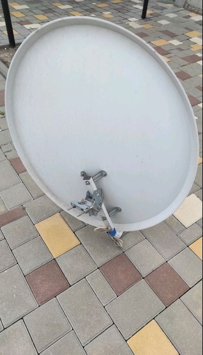 Спутниковая тарелка