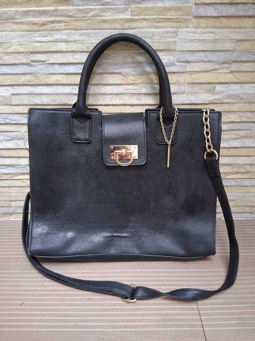 Vende-se Mala Senhora