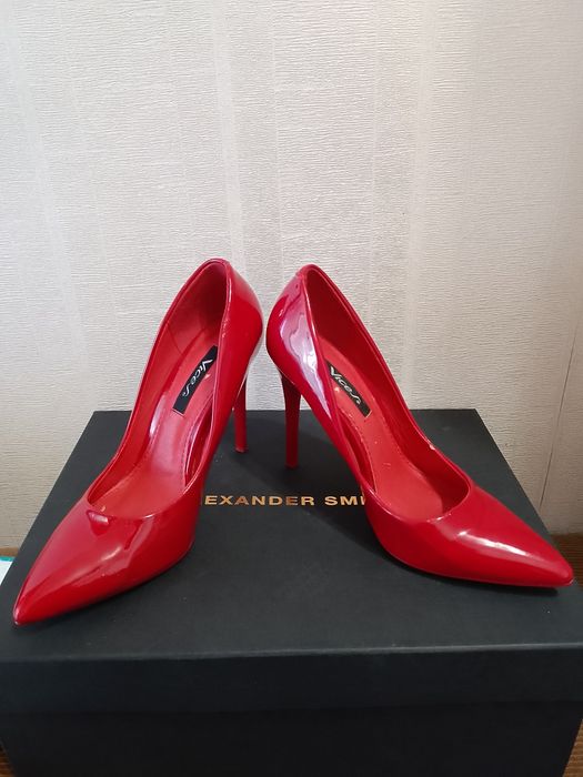 красные туфли-лодочки Vices