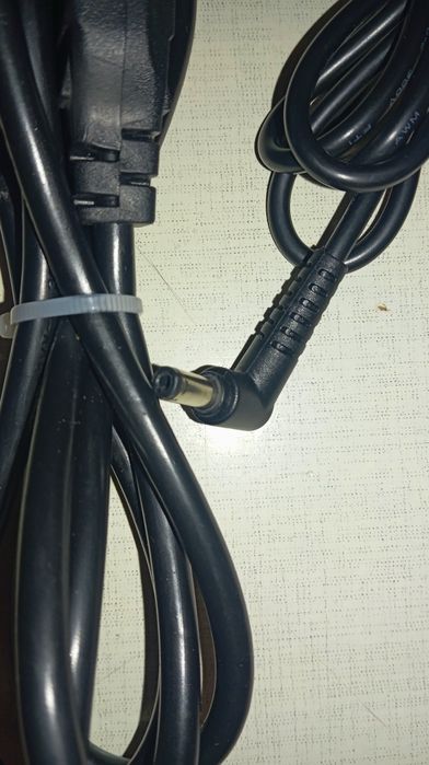 Зарядка для ноутбука Нова