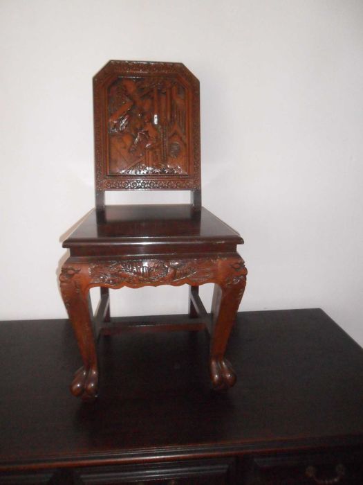 Cadeira em madeira nobre