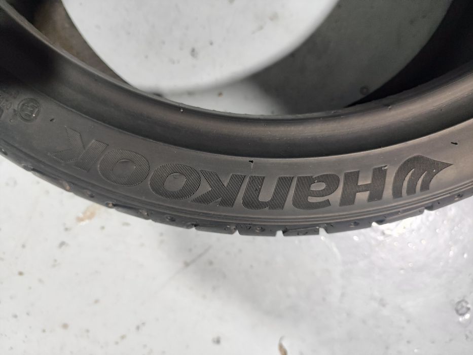 2 pneus semi novos 215-40R18 Hankook - Oferta dos Portes