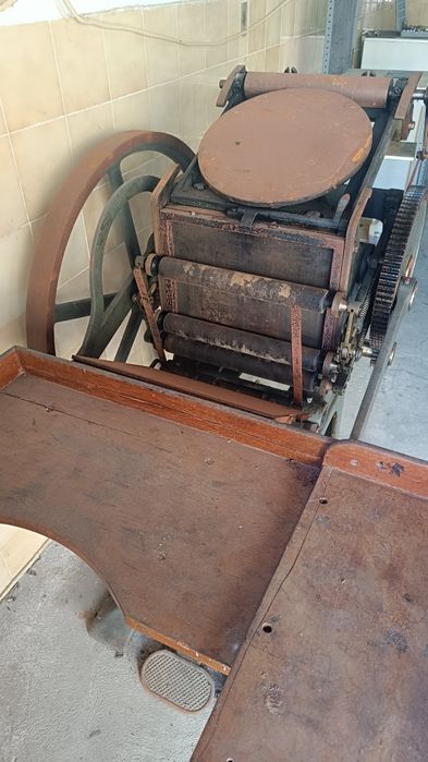 Máquina de tipografia antiga