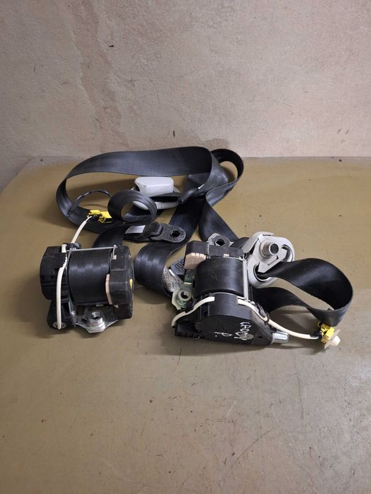 Pasy bezpieczeństwa vw caddy 10-16r  oryginał nie naprawiane komplet