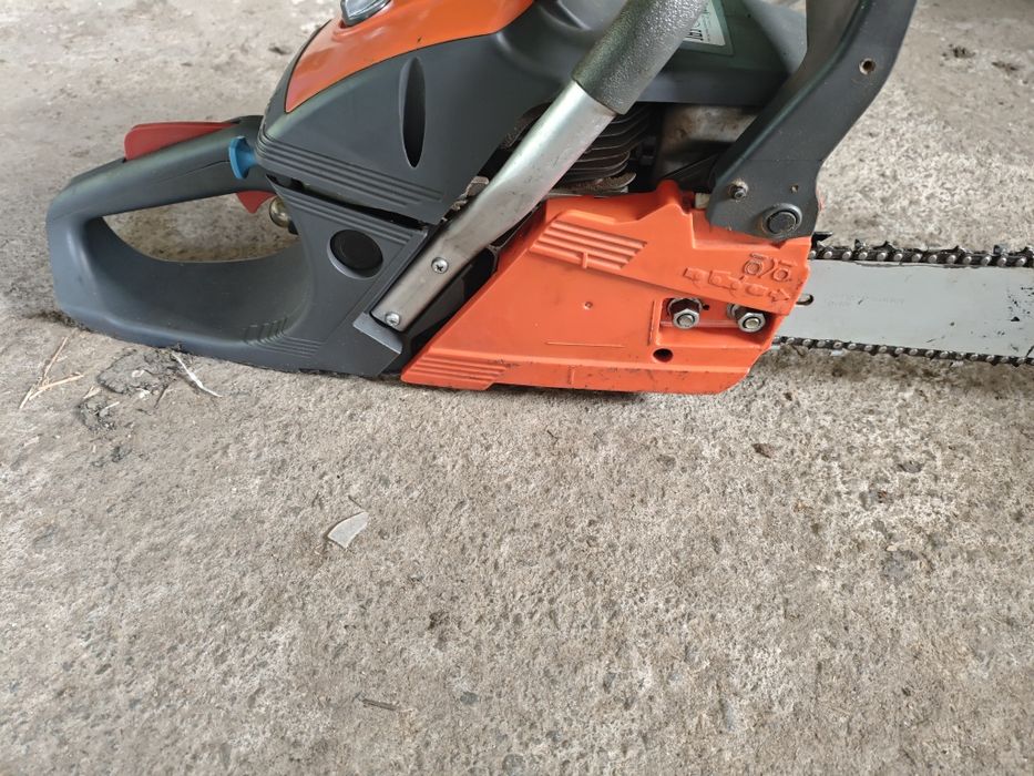 Продам бензопилу oleo mac 51