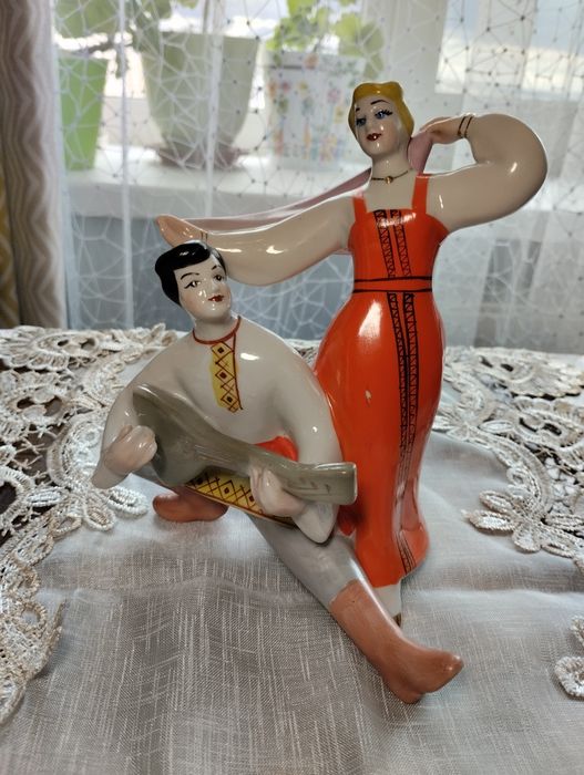 Статуетка Полонне (ЗХК) серія народні танці