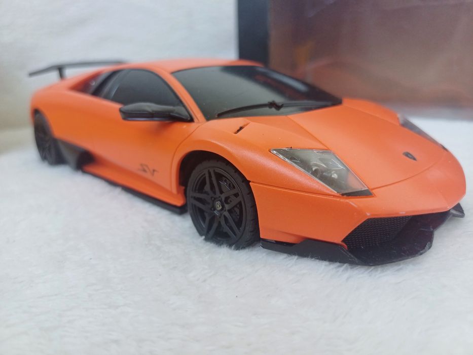 Продам машинку на дистанційному керувані з пультом